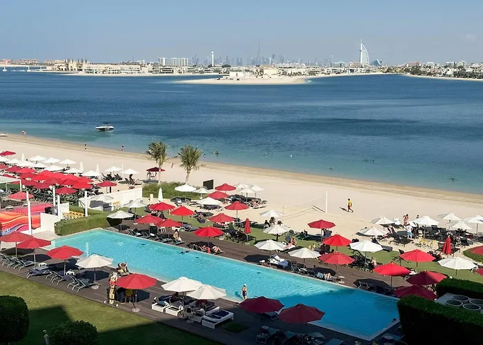 Spacious Beachfront 2 Bedroom Apartment - The 8