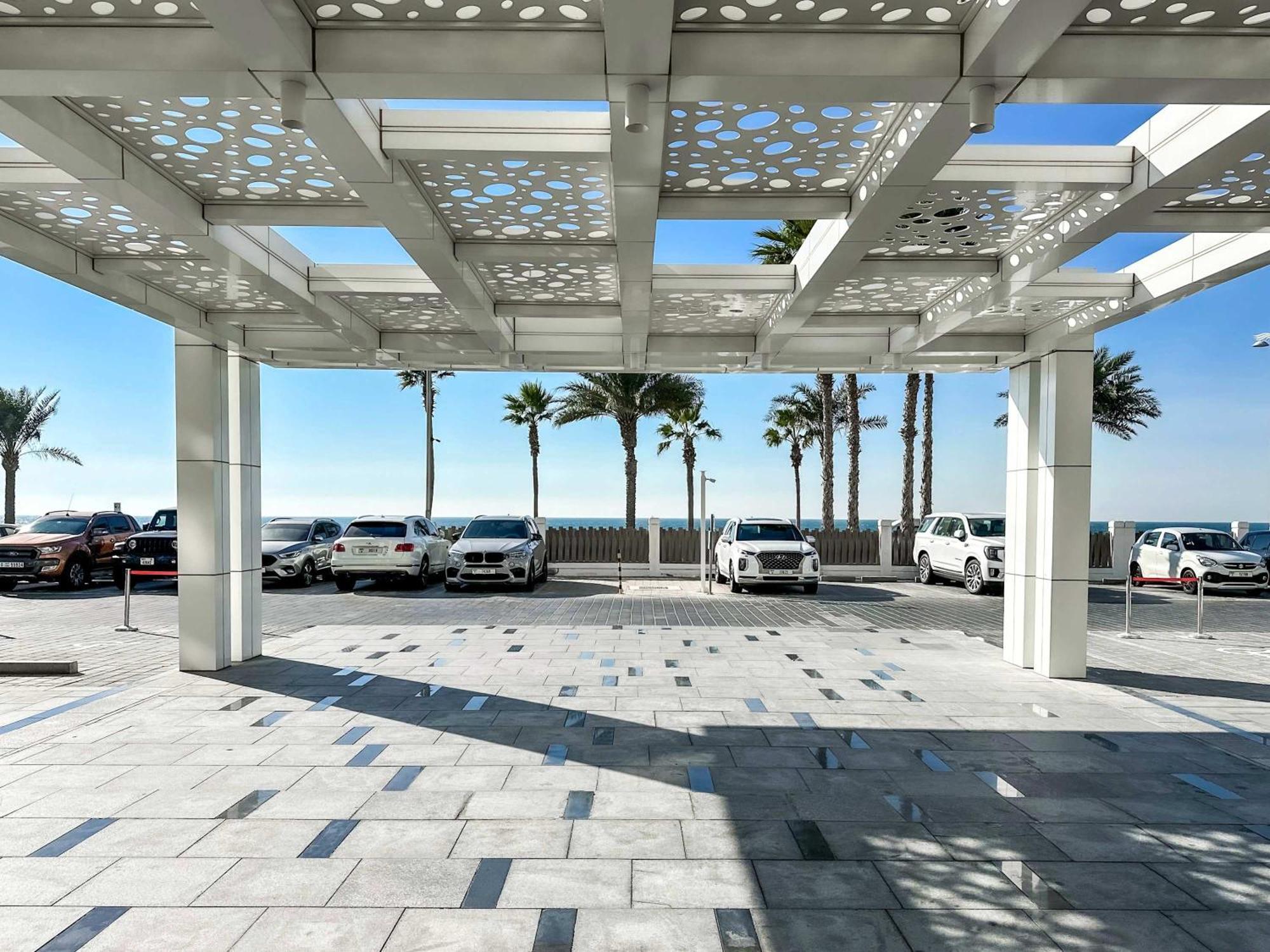 Spacious Beachfront 2 Bedroom - The 8 Dubai