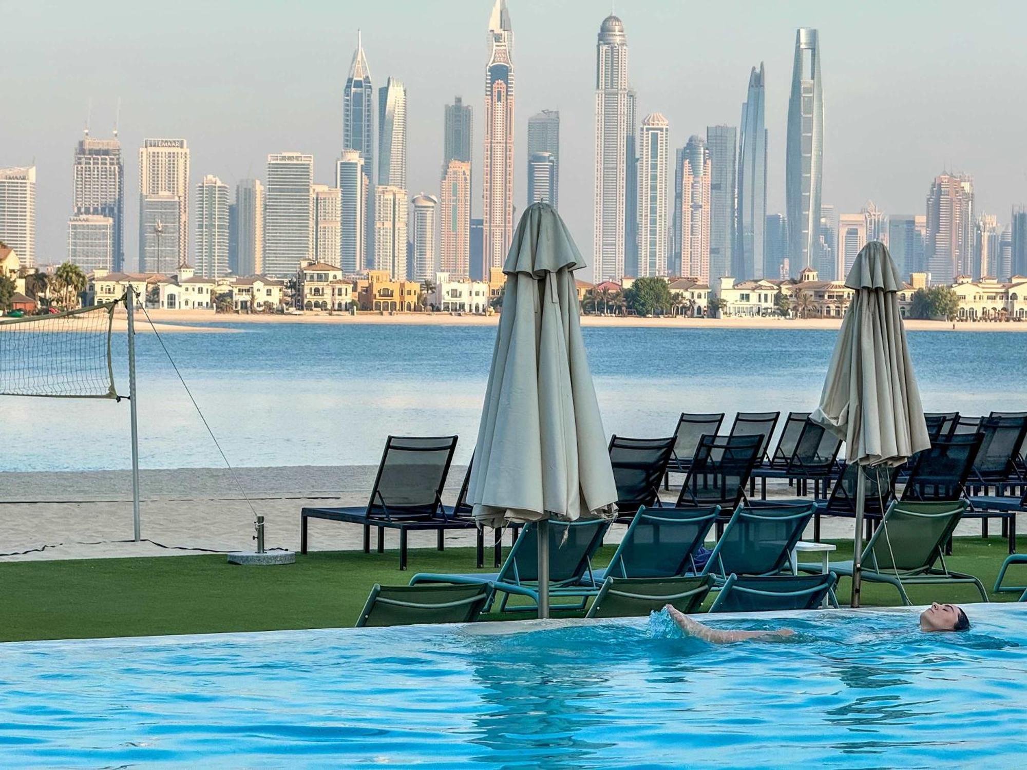 Spacious Beachfront 2 Bedroom - The 8 Apartment *