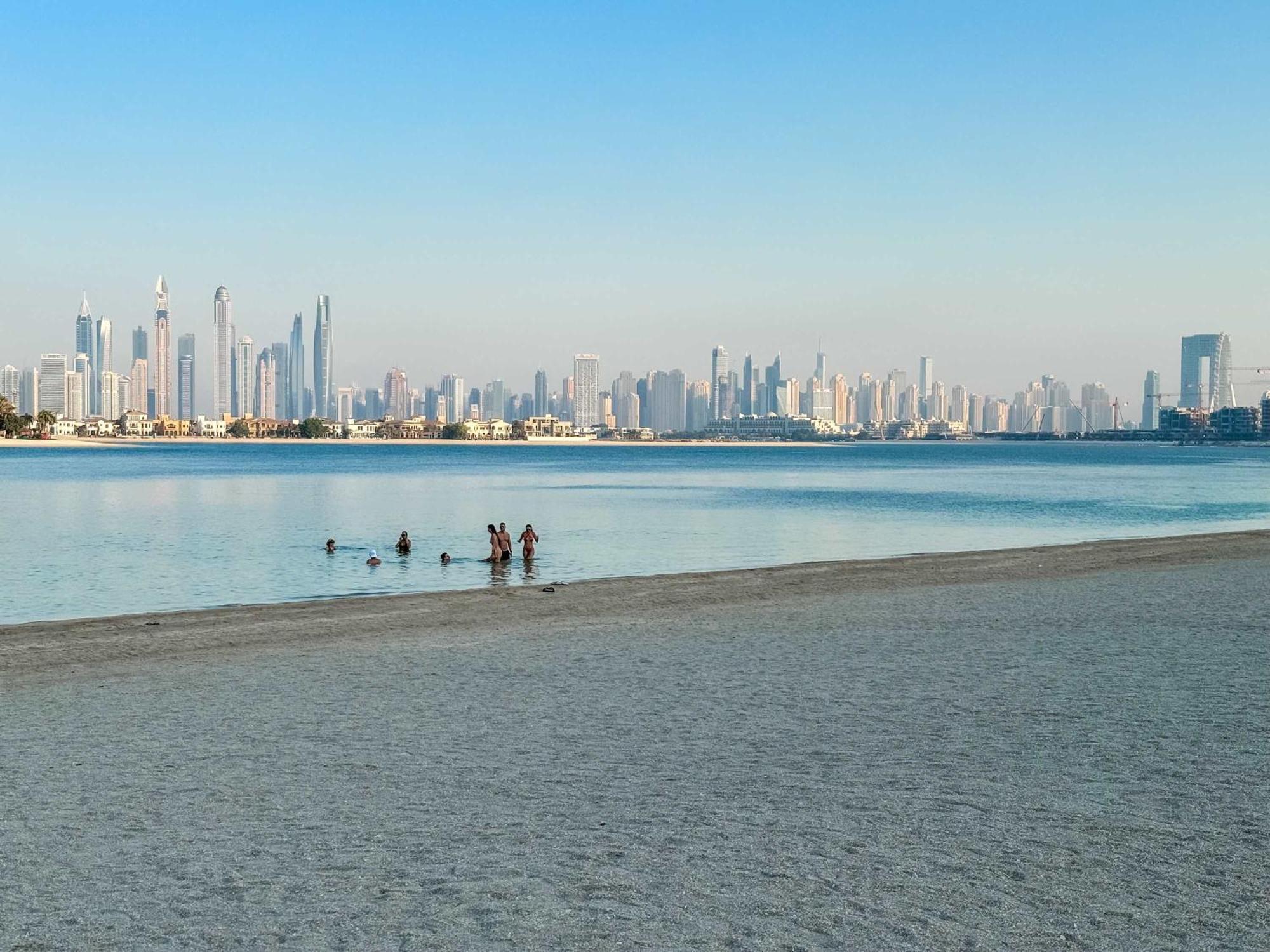 Spacious Beachfront 2 Bedroom - The 8 Apartment