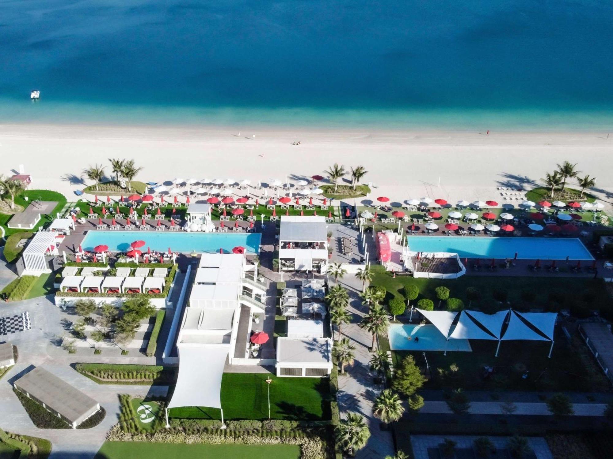 Spacious Beachfront 2 Bedroom - The 8 *