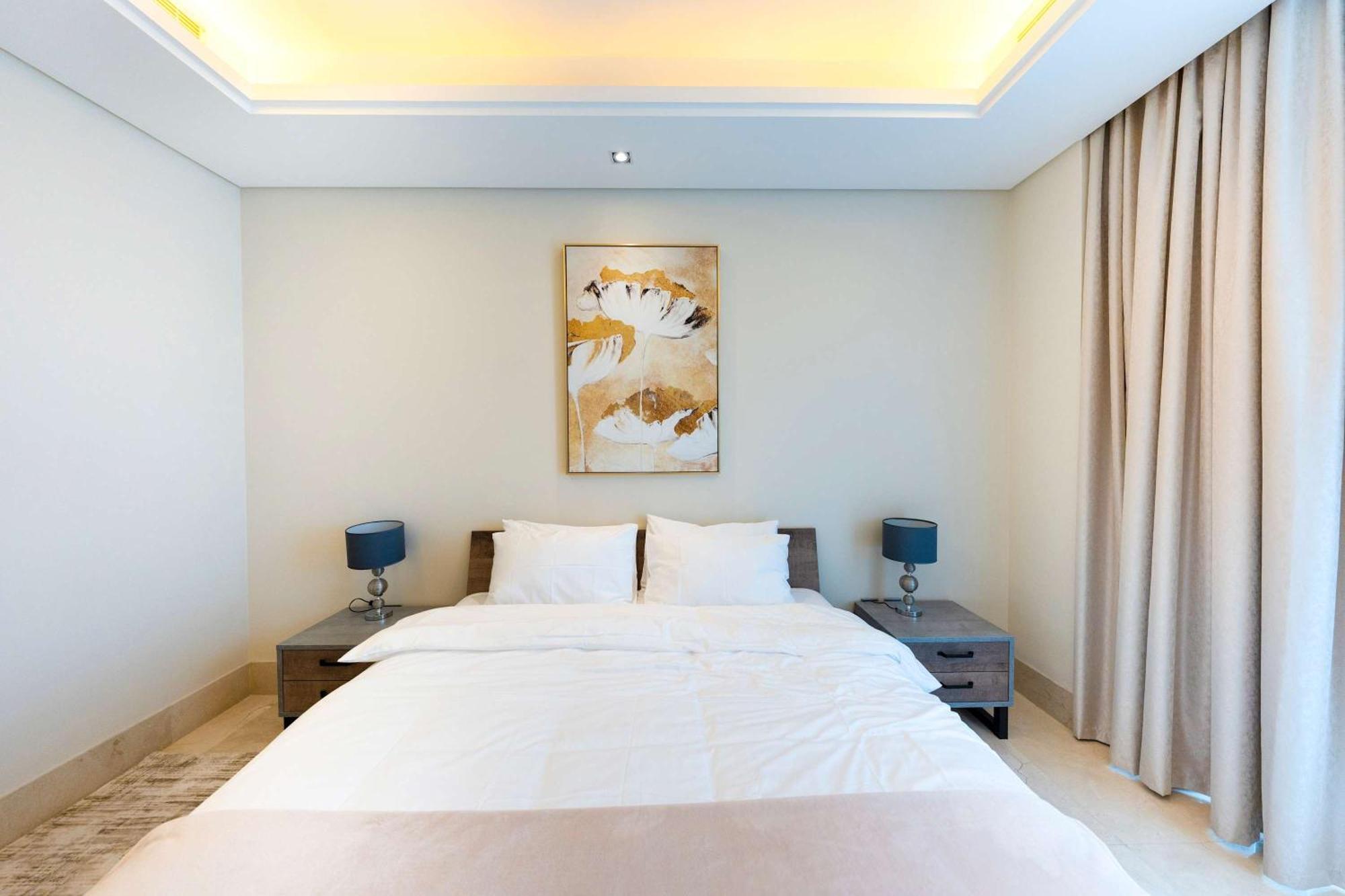 Spacious Beachfront 2 Bedroom - The 8 * Dubai