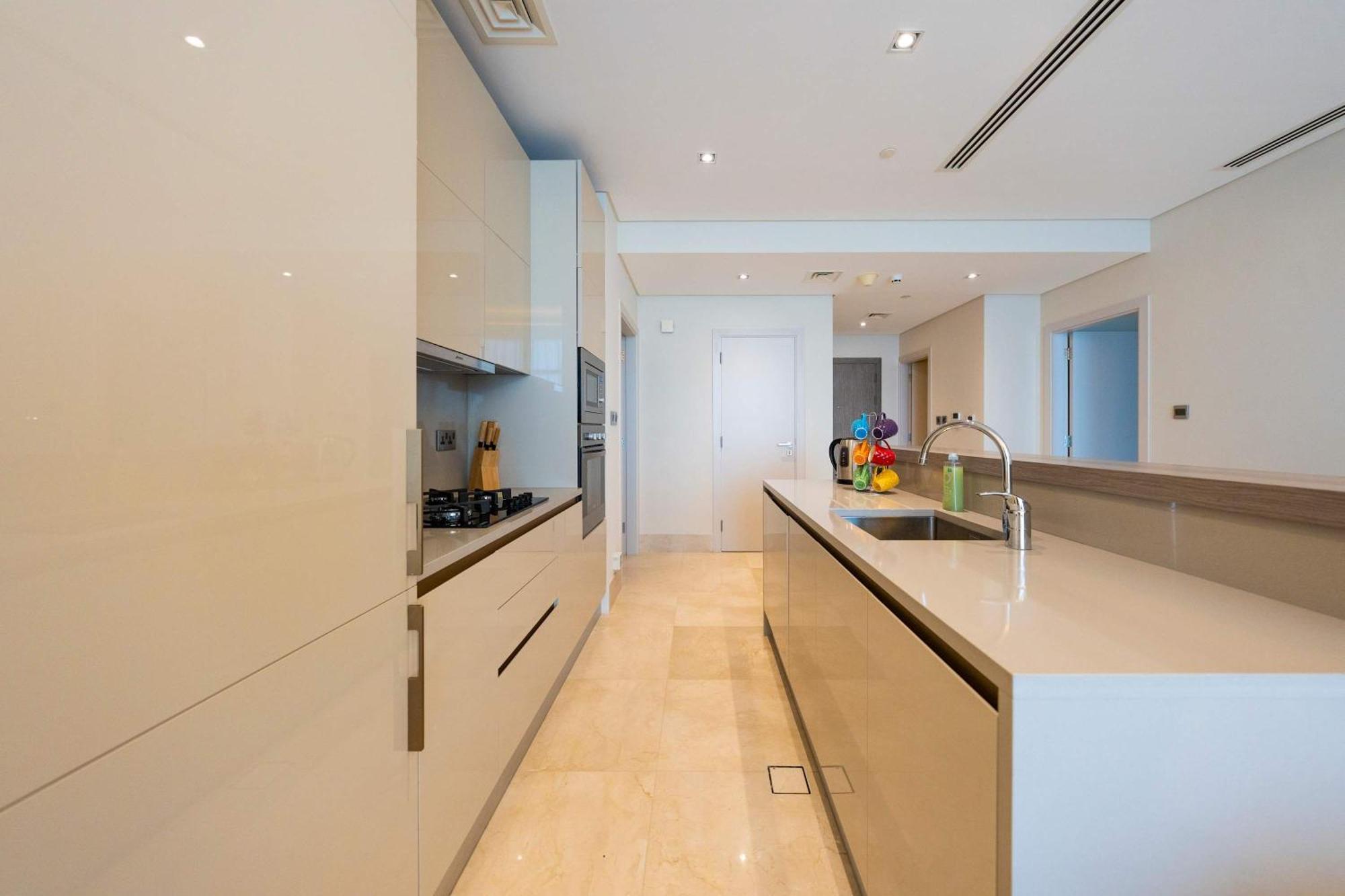 Spacious Beachfront 2 Bedroom - The 8 * Dubai