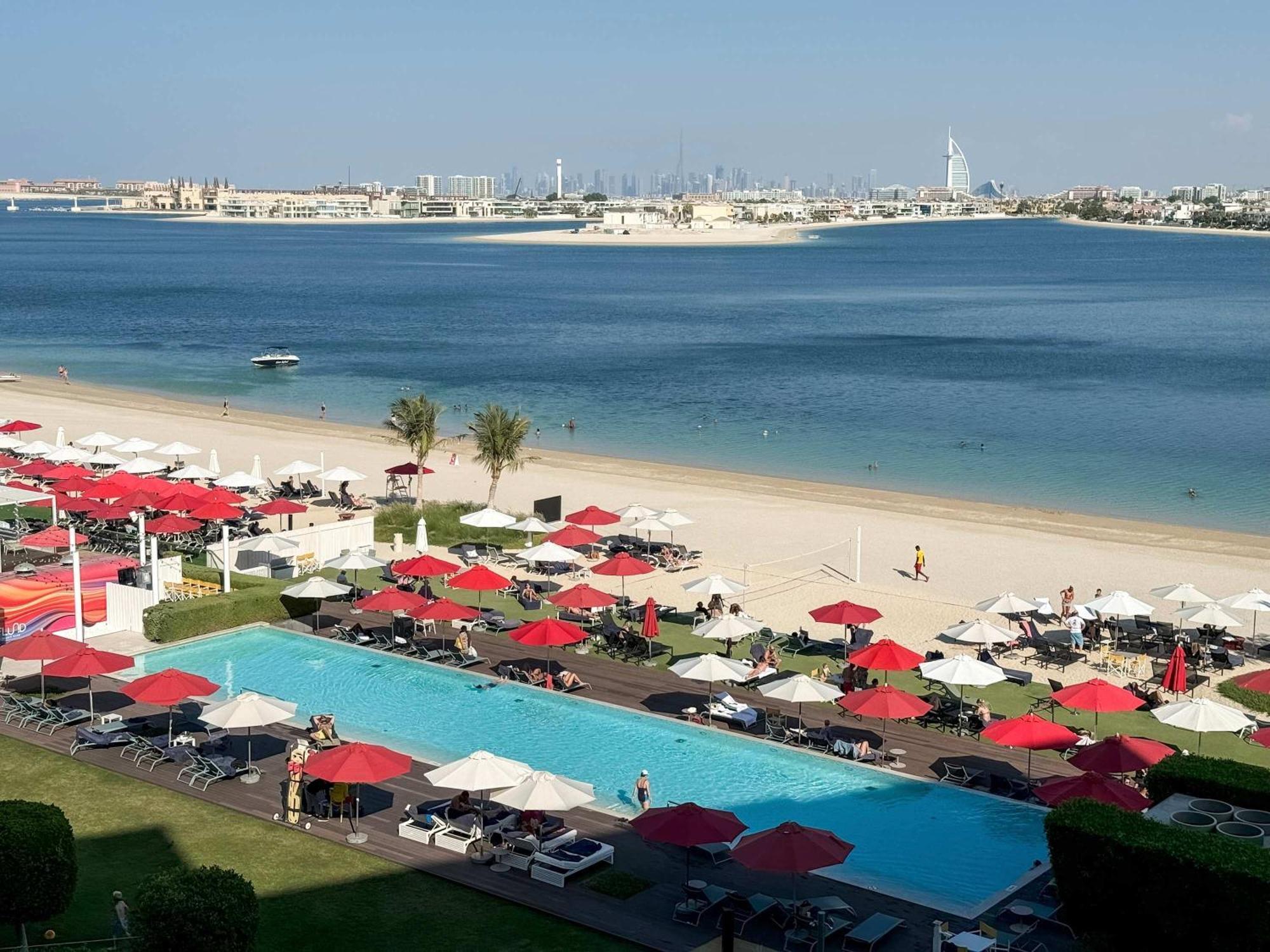 Spacious Beachfront 2 Bedroom - The 8 Dubai