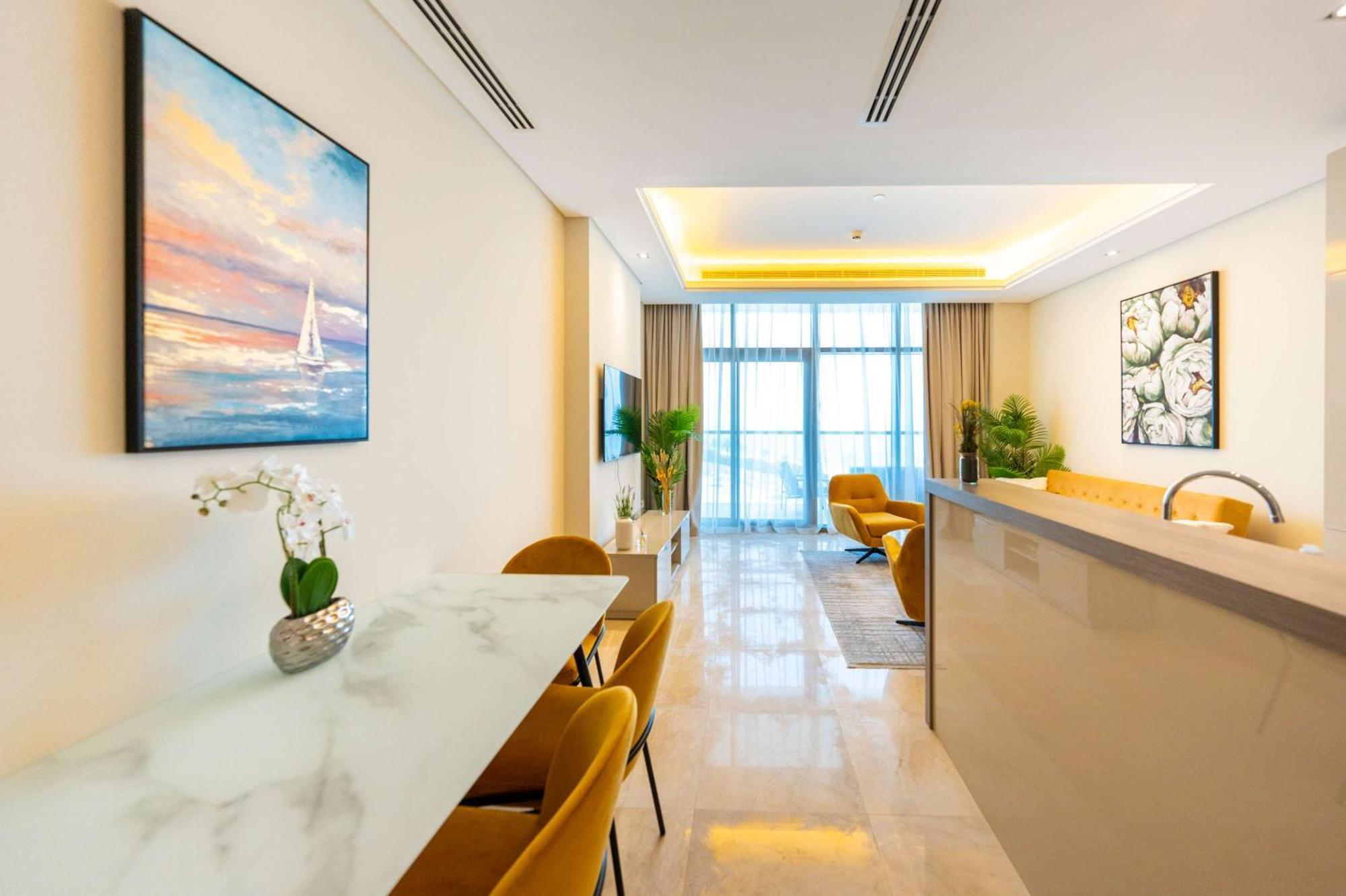 Spacious Beachfront 2 Bedroom - The 8 * Dubai